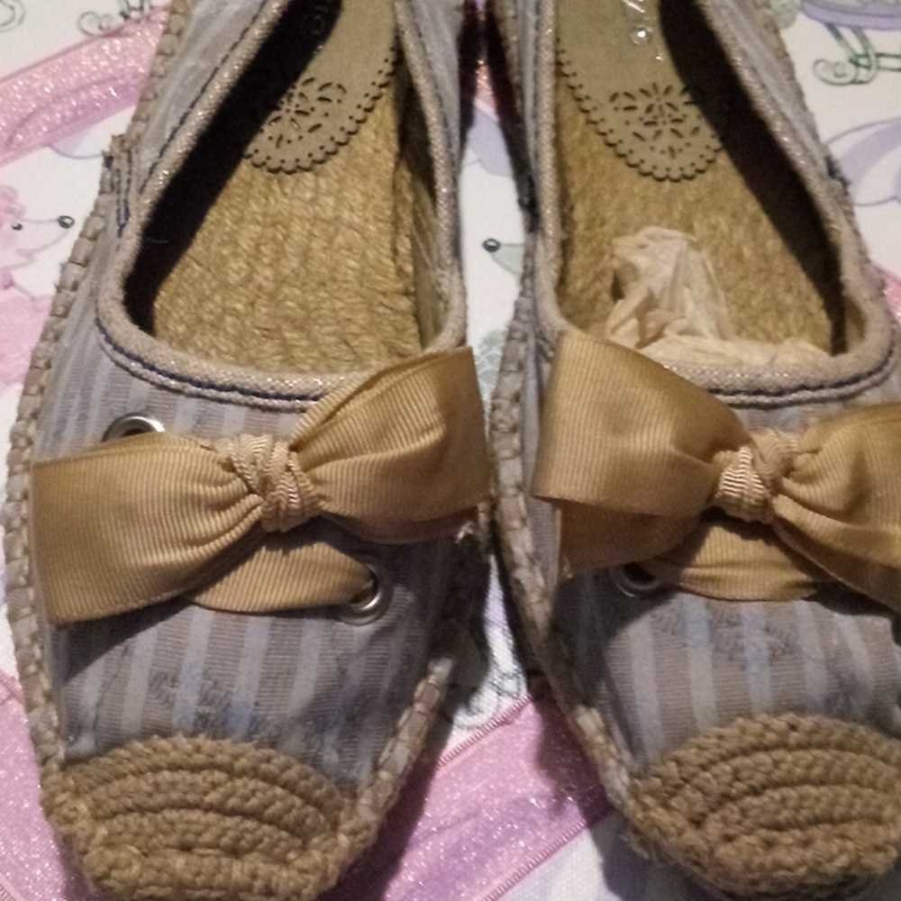Women narrow shoes